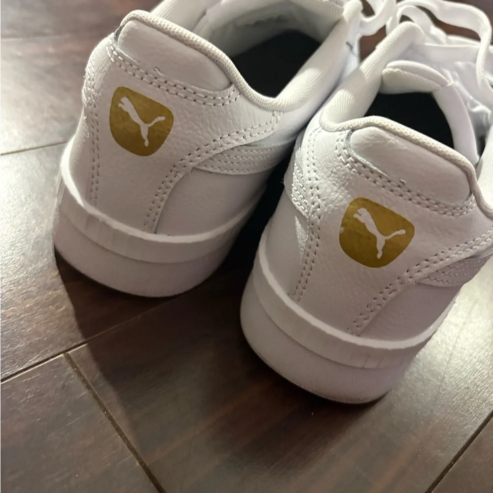 PUMA White Leather Sneakers Shoes Women’s Size 11 Gold Logo Casual Low Top - Picture 6 of 9